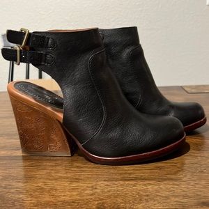 Size 8 Korkease wedge booties